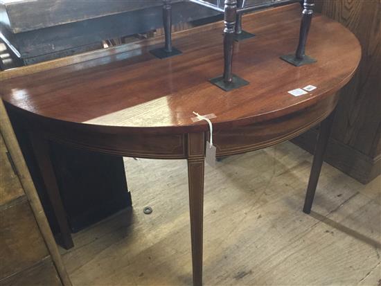 Mahogany circular folding tea table